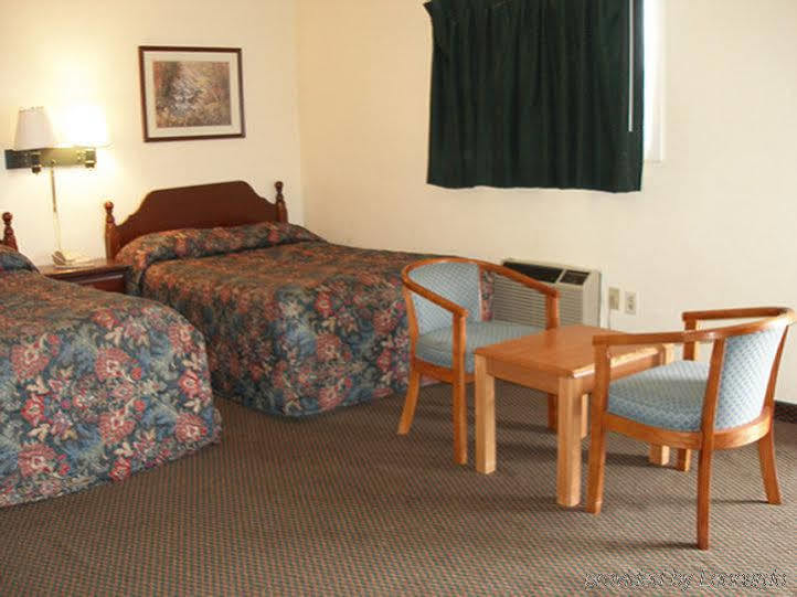 Red Carpet Inn - Allentown Room photo